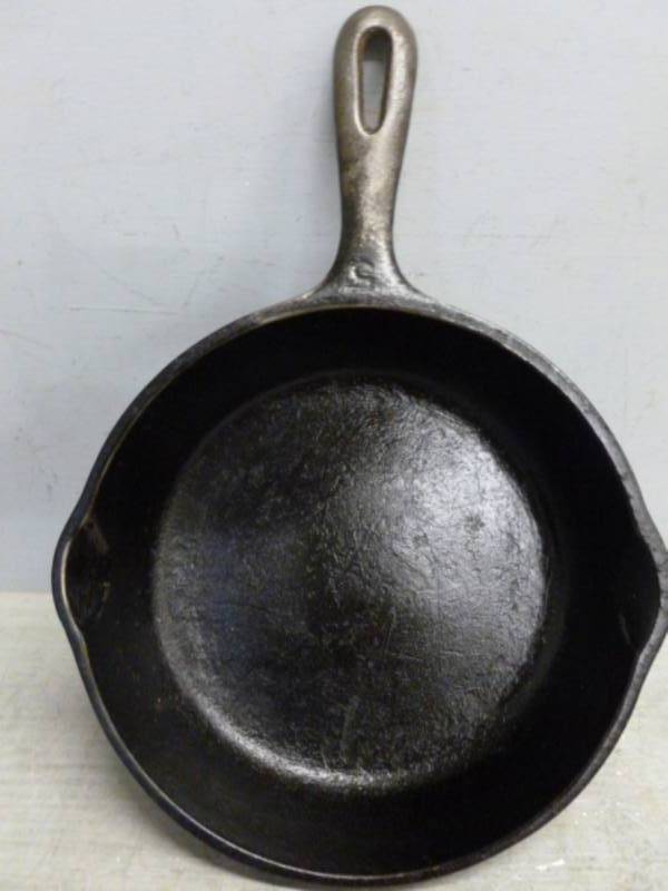 lot 149 image: Vintage Cast Iron Pan