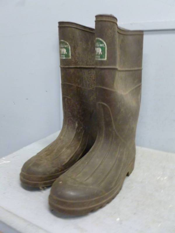lot 158 image: Chore Boots