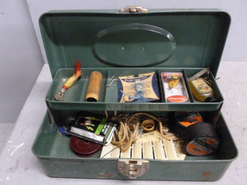 lot 164 image: Vintage Tackle Box