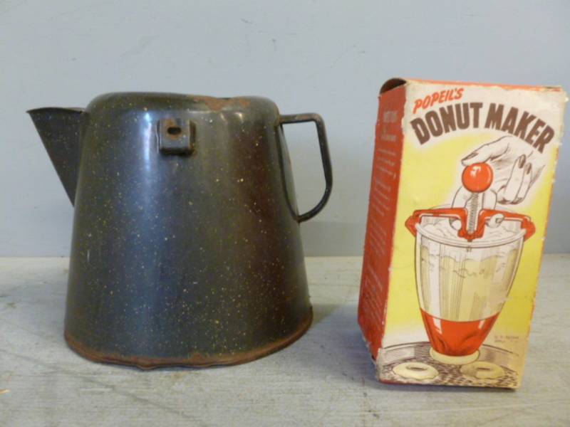 lot 178 image: Vintage Enamelware
