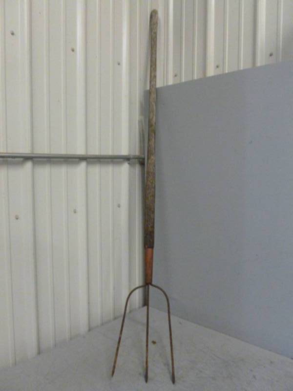 lot 183 image: Vintage Hay Fork