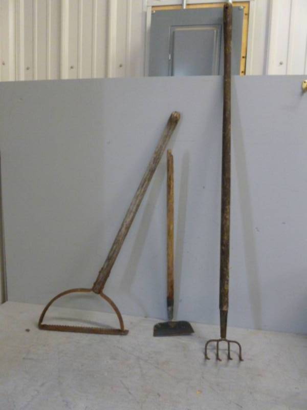 lot 184 image: Vintage Weed Scythe