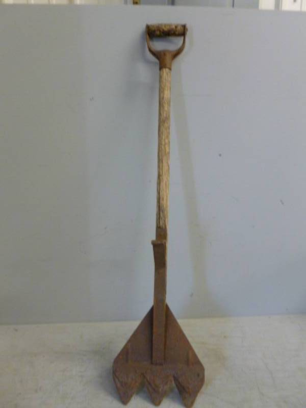 lot 185 image: Vintage Hay Fork