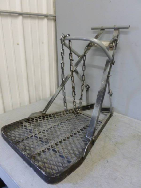 lot 196 image: Deer Stand