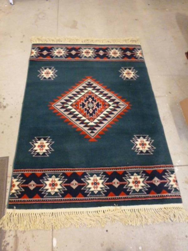lot 206 image: Floor Rug