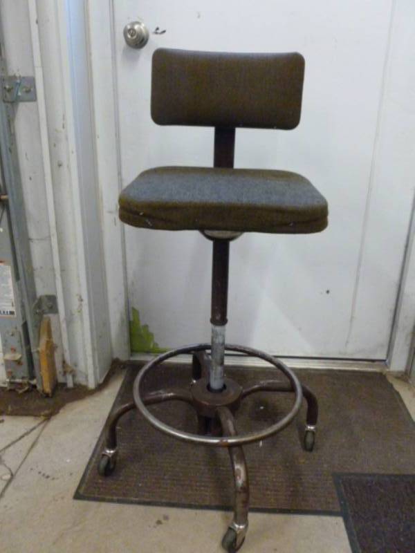 lot 214 image: Vintage Shop Stool