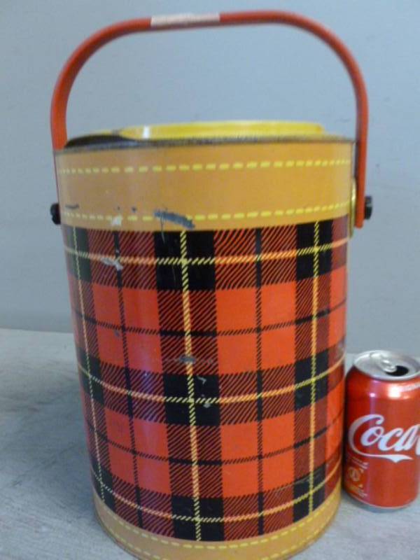 lot 224 image: Vintage Party Bucket