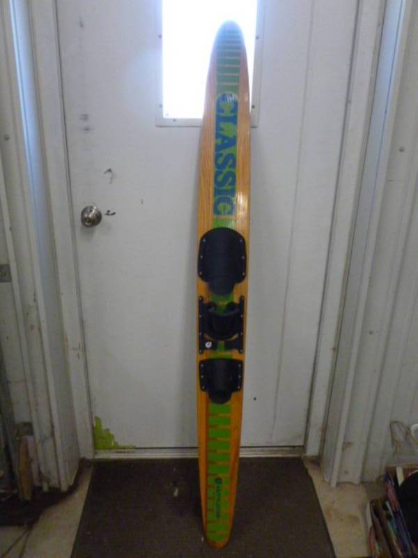 lot 225 image: Wooden Ski