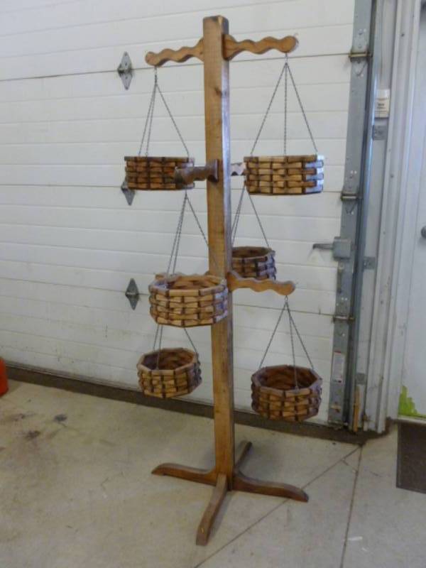 lot 229 image: Planter Stand