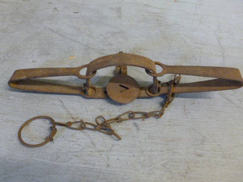 lot 249 image: Vintage Trap
