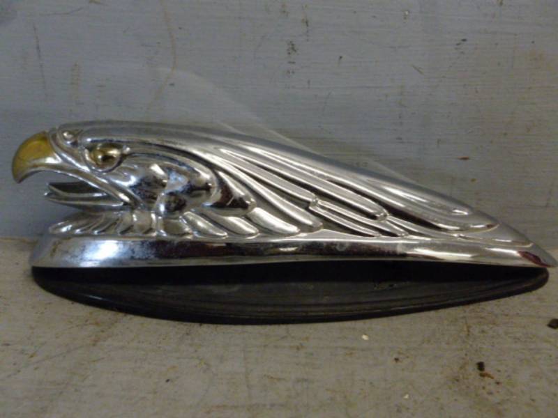 lot 279 image: Car Hood Ornament
