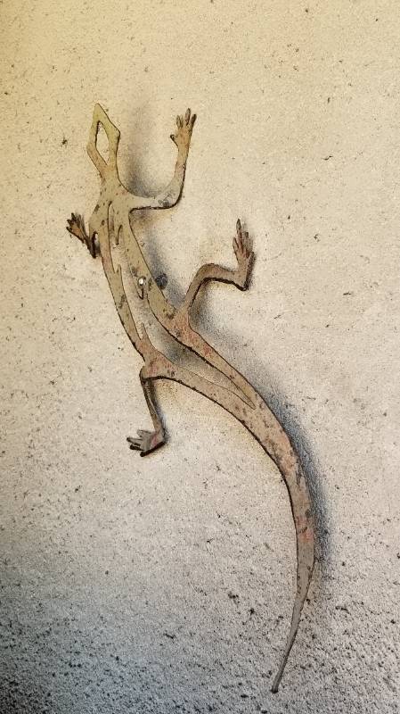 lot 120 image: Iron Gecko Decor