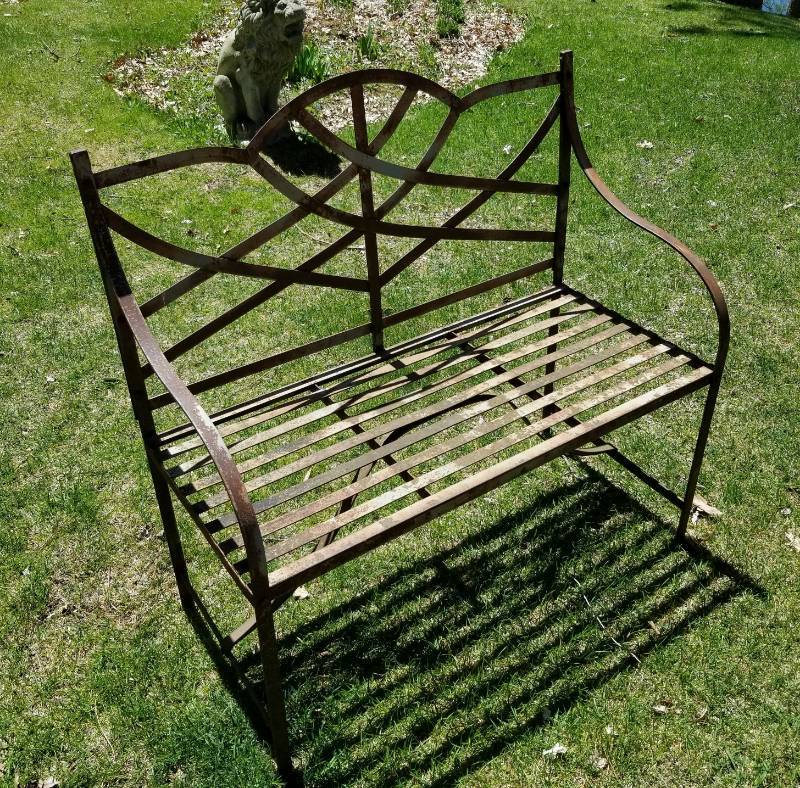 lot 110 image: Outdoor Iron Bench, 1 of 2