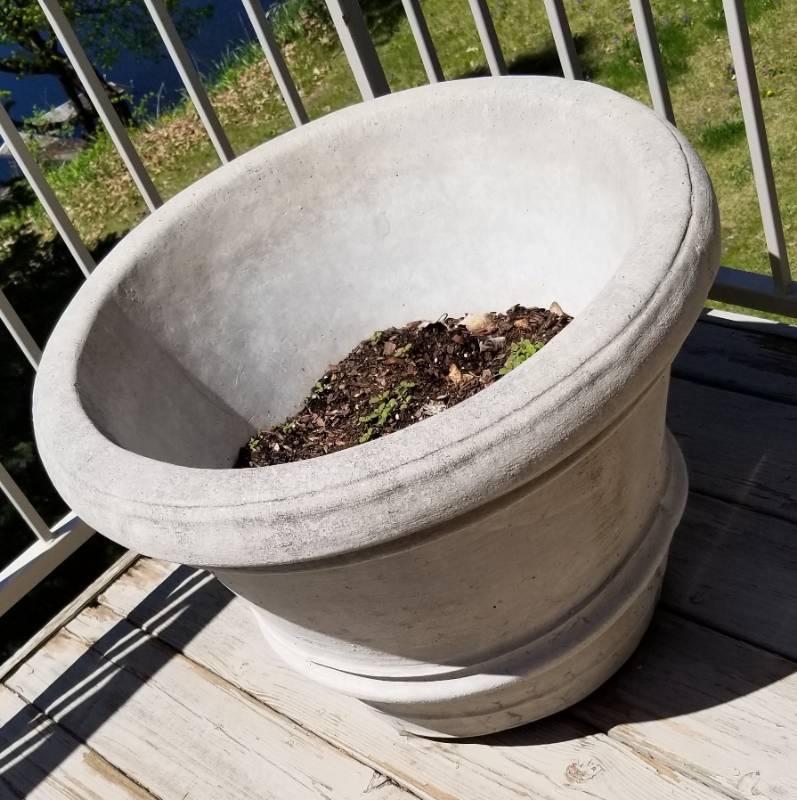 lot 116 image: Classic Concrete Planter