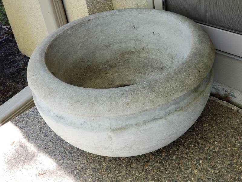 lot 112 image: Set of 2 Concrete Planters Button Design with Banded Accent