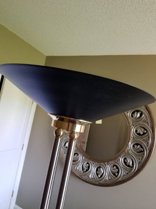 lot 78 image: Elegant Torchiere Floor Lamp