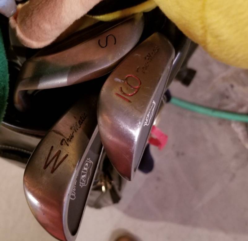 lot 131 image: Vintage Mens Golf Club Set