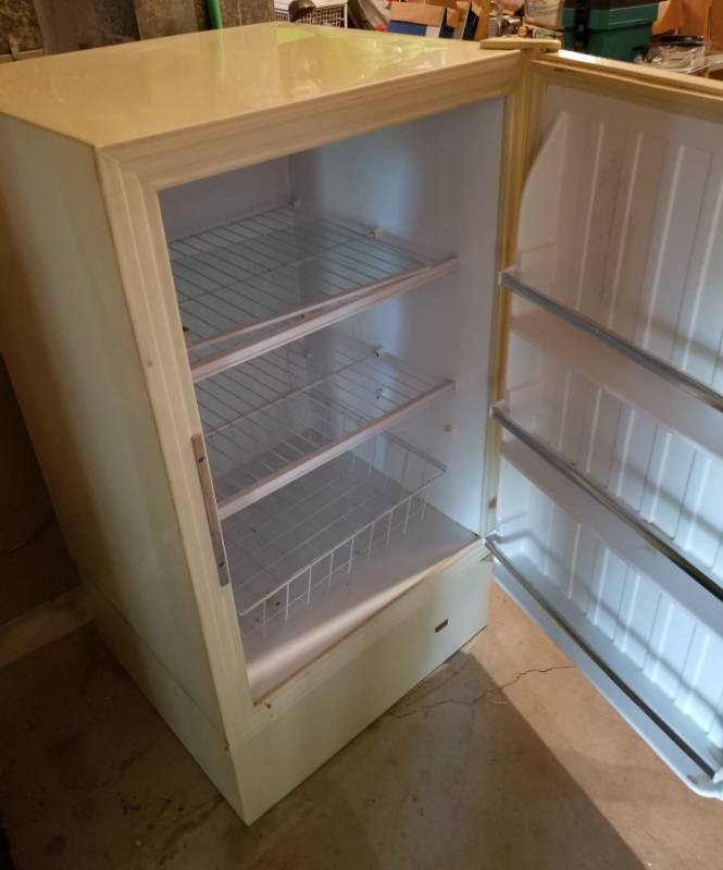 lot 181 image: Kenmore Refrigerator