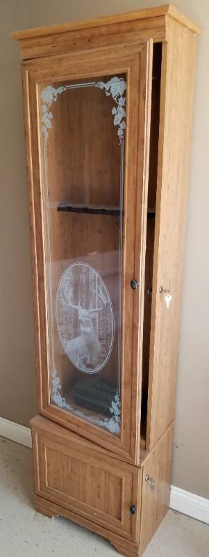lot 132 image: Locking Gun Cabinet Rack and Miscellaneous Maintenance Products