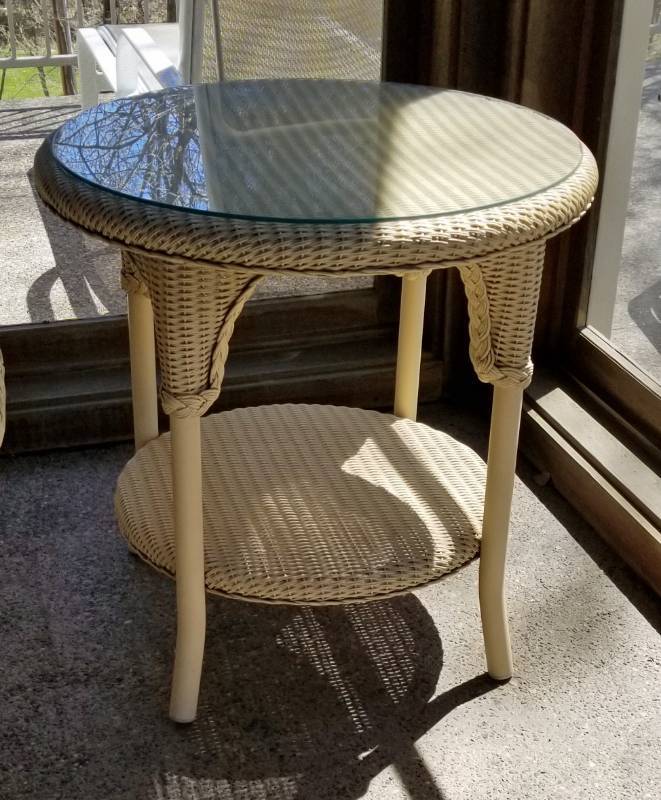 lot 99 image: Lloyd Flanders Wicker Side Tables