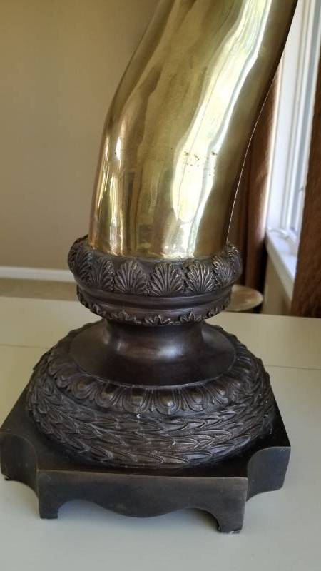 lot 25 image: Tall Brass Italian Horn Statue