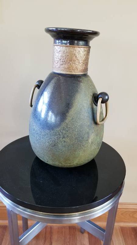 lot 47 image: Artist Signed Art Glass Signed Decorative Vase