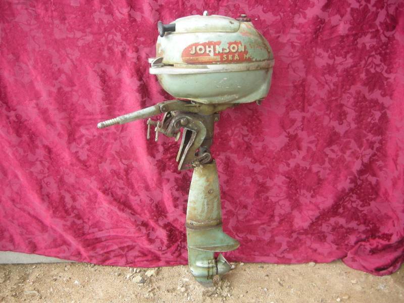 lot 5 image: Vintage Johnson SeaHorse Outboard Motor