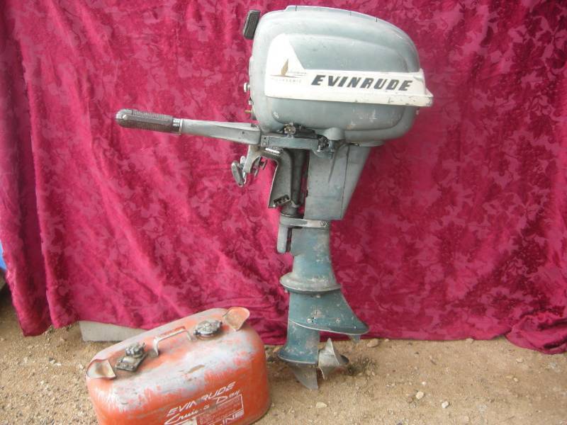 lot 4 image: Vintage 1955 Evinrude 7.5hp Outboard Motor with Tank