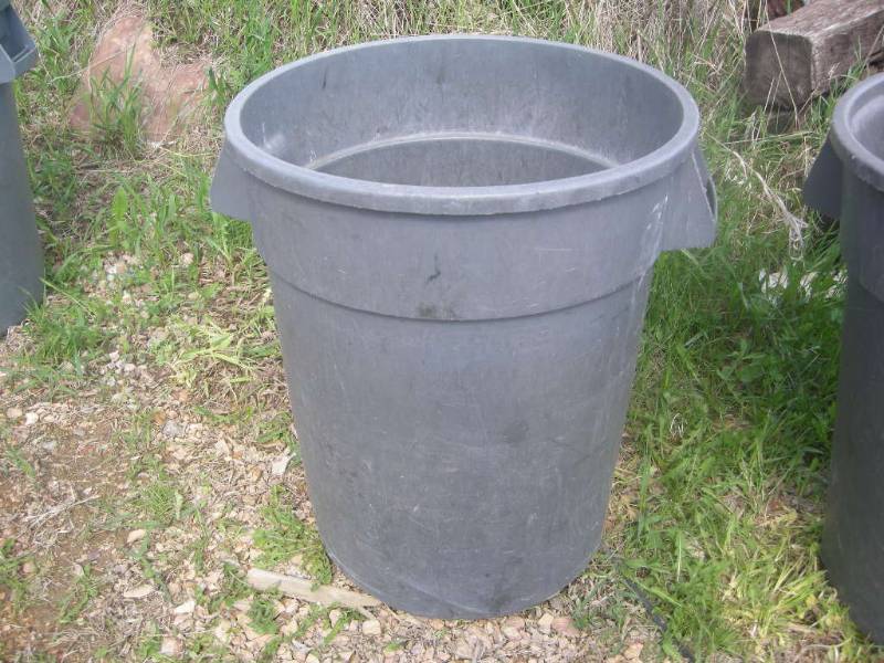 lot 17 image: Rubbermaid Commercial 32 Gallon Barrel-Trash Can