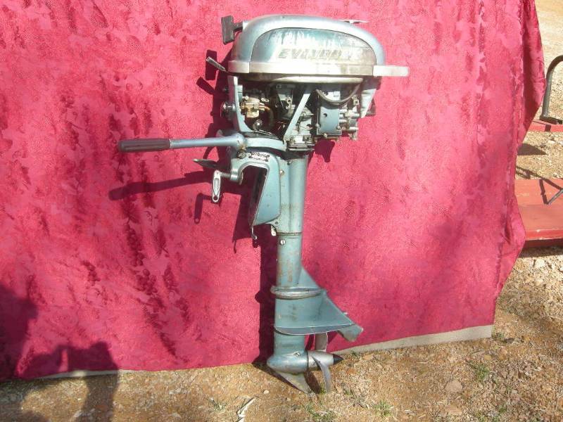 lot 6 image: 1953 Evinrude 7.5hp Outboard