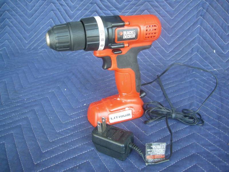 lot 19 image: Black & Decker Lithium Cordless Drill
