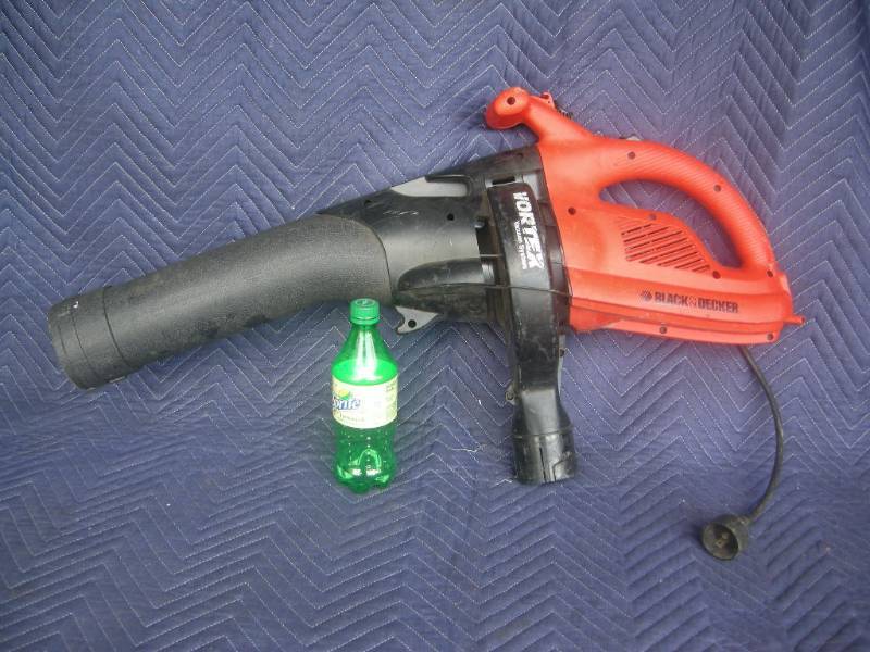 lot 25 image: B&D Vortex Leaf Vacuum