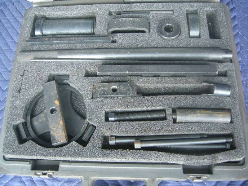 lot 32 image: Toyota Automatic Transmission Tool Set