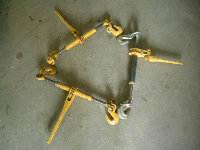 lot 46 image: 3 Heavy Ratcheting Load Binders