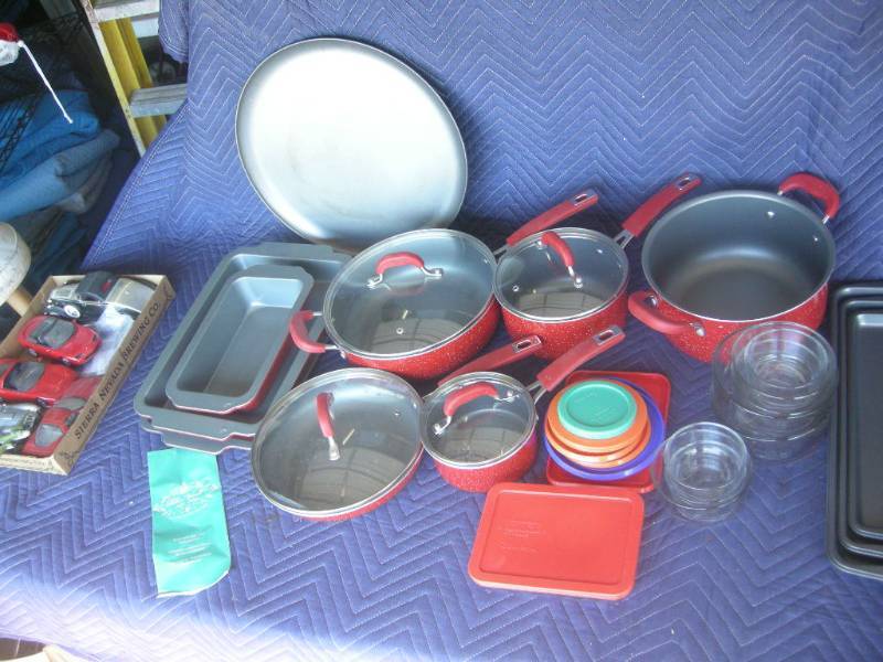 lot 62 image: The Pioneer Woman Cookware