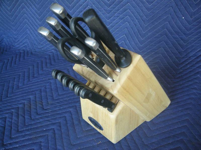 lot 63 image: Cuisinart Knife Set