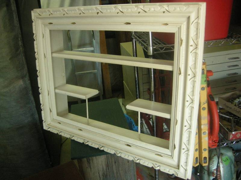 lot 66 image: Vintage Shadow Box Shelf