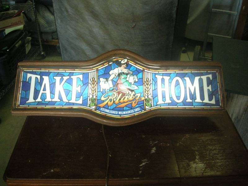 lot 74 image: Vintage Blatz Light-Up Sign