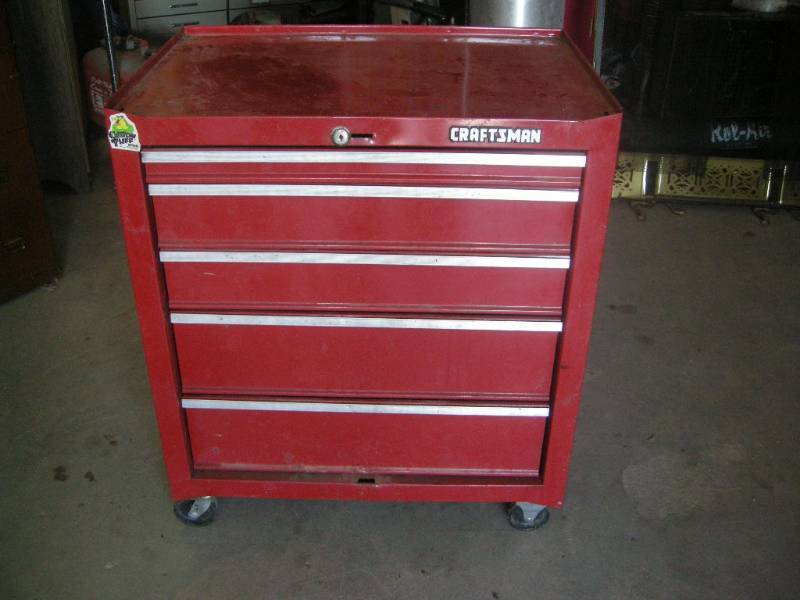 lot 79 image: Craftsman Rolling Tool Cabinet
