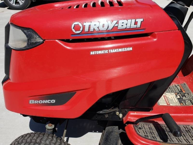 lot 2 image: Troy-bilt Riding Lawn Mower  Bagger
