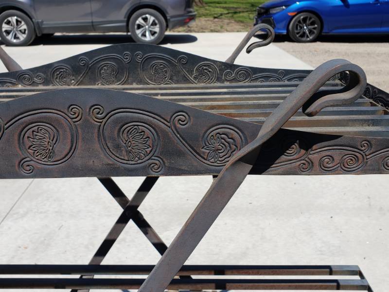lot 10 image: Metal Planter