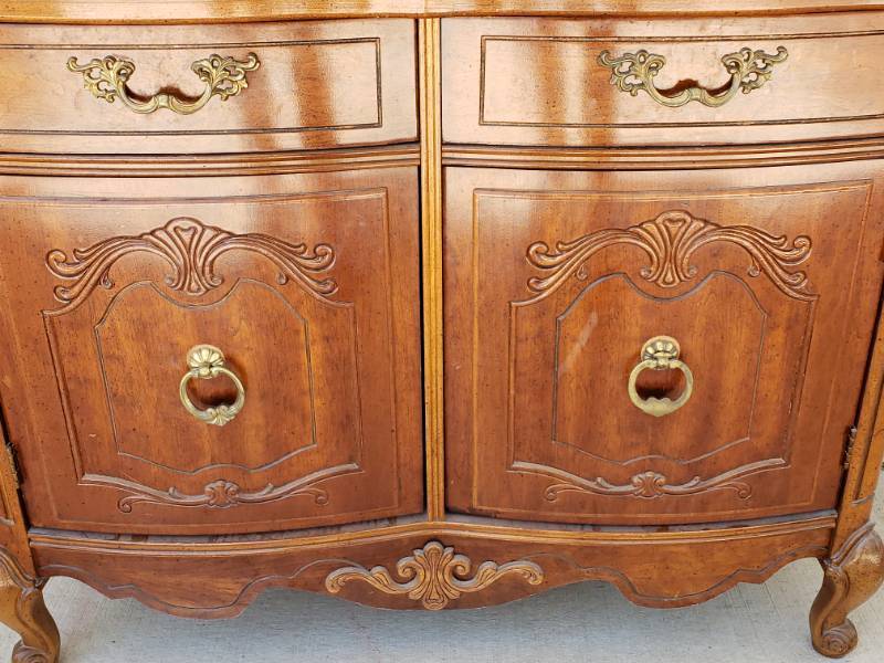 lot 19 image: Vintage Style Server