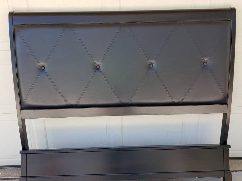lot 21 image: Padded Head Board  Foot board  Running Boards