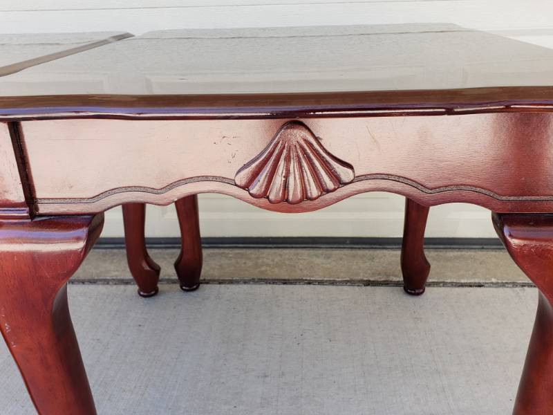 lot 23 image: (2) End Tables