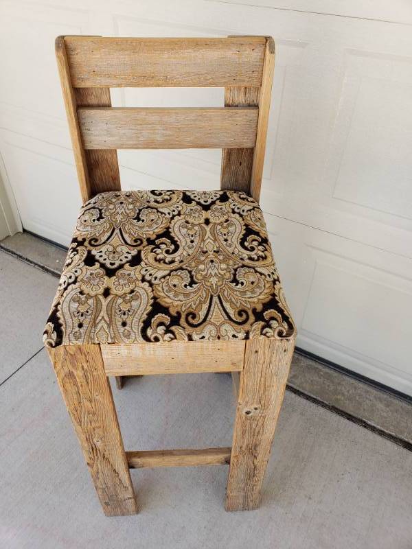 lot 25 image: Vintage Barn Wood Project Bar Stool
