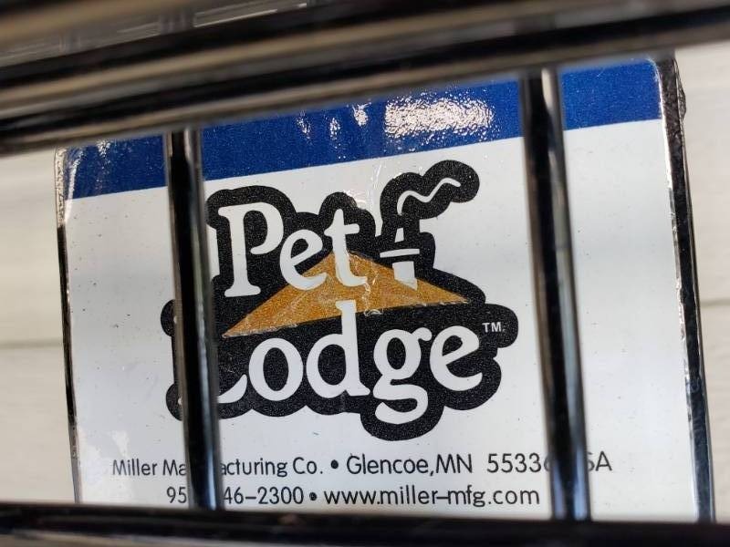 lot 29 image: Pet Lodge Kennel