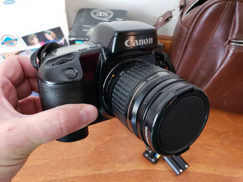 lot 39 image: Canon Camera  Minolta Instant Pro  Polaroid Film  Carry Case