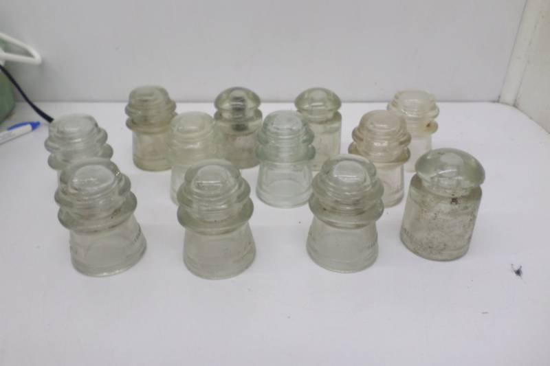 lot 70 image: Lot of 12 Vintage Insulators