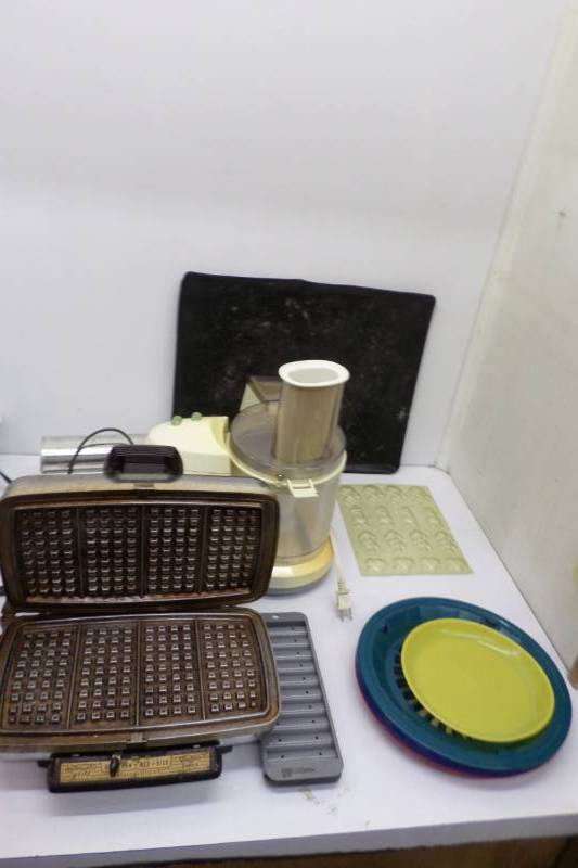 lot 73 image: Misc CookingKitchen Ware-Food Processor, Waffle Maker