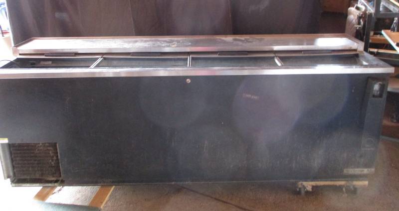 lot 13 image: Stainless Steel Cooler Not sure if it works